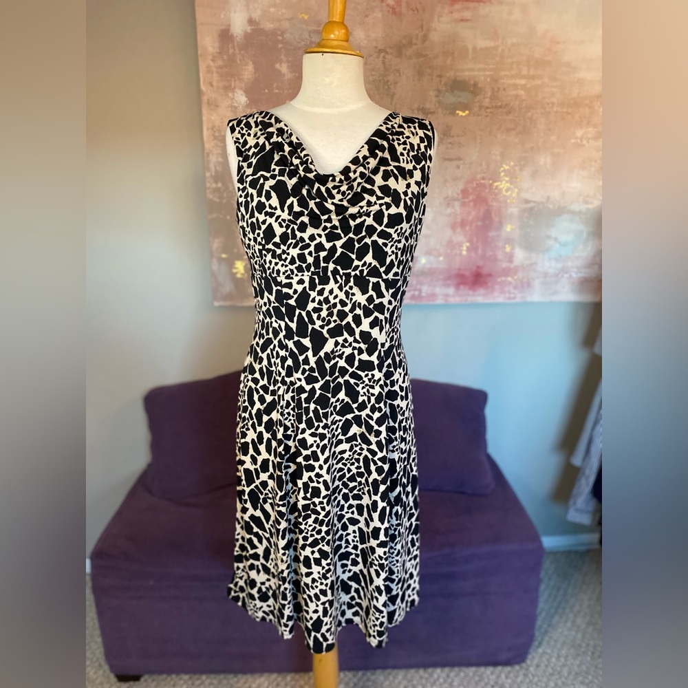 Jones Studio Animal Print Back and Beige Scoop Neck‎ with Flair Skirt Size 8